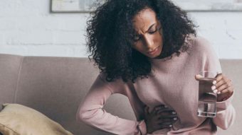 دلیل درد کلیه راست چیست؟ علائم و درمان