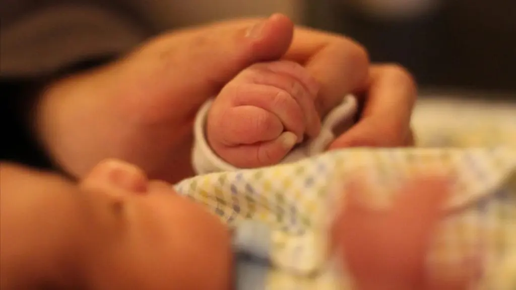 مدیریت درد ناشی از سنگ کلیه در نوزادان